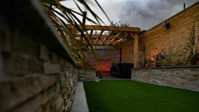 Houten tuinmeubelen onderhouden