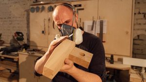 Houtbewerking met notenhout