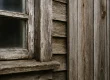 Buitenonderhoud renovatieplan: verweerd houten raamwerk met houtrot
